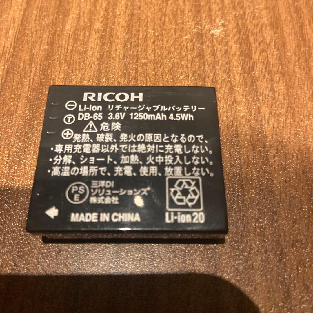 RICOH G700 コンパクトデジタルカメラ　バッテリー 2個充電器付