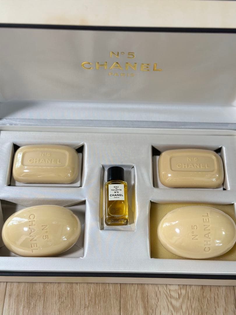 一点限り　新品CHANEL N°5 石鹸、香水セット　箱付き　石鹸　オードトワレ