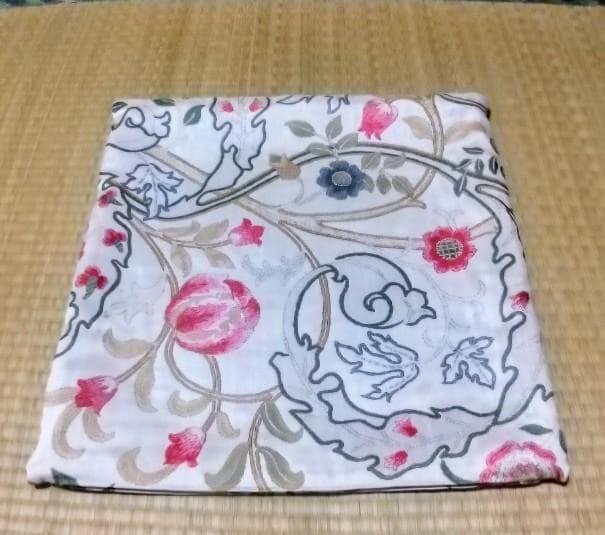 モリス刺繍柄48×48