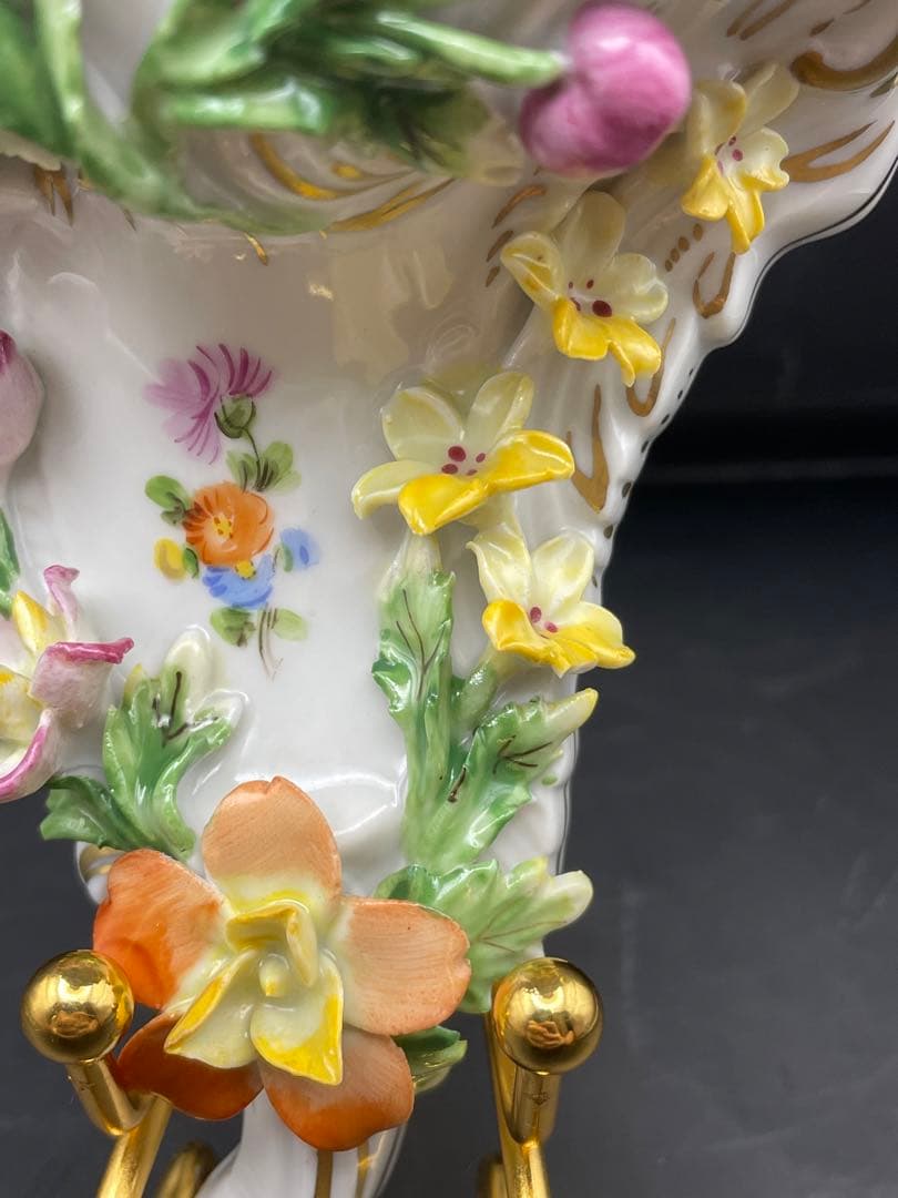 ドレスデン コンソール 繊細精緻な陶花装飾