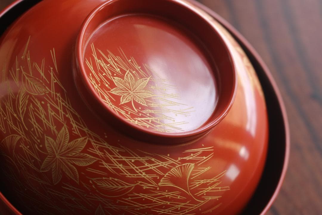 デッドストック！上質朱漆に極上吹き寄せ沈金の映える煮物椀2点（検輪島塗雑煮椀