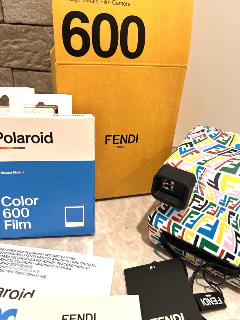 チェキ　限定　　fendi×polaroid フェンディ　カメラ