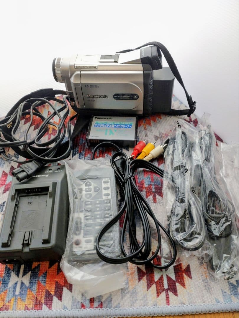 Panasonic NV-DB1 12倍光学ズーム ビデオカメラ本体