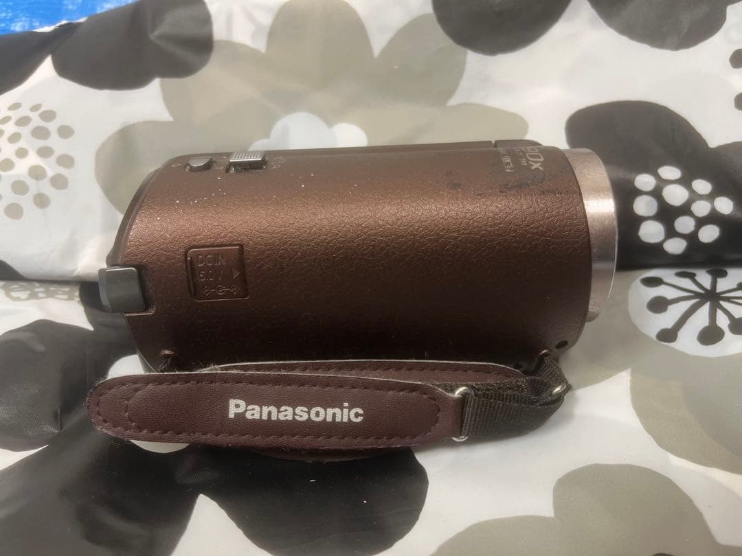 M*a様 Panasonic HC-V130M ビデオカメラ 本体 ブラウン