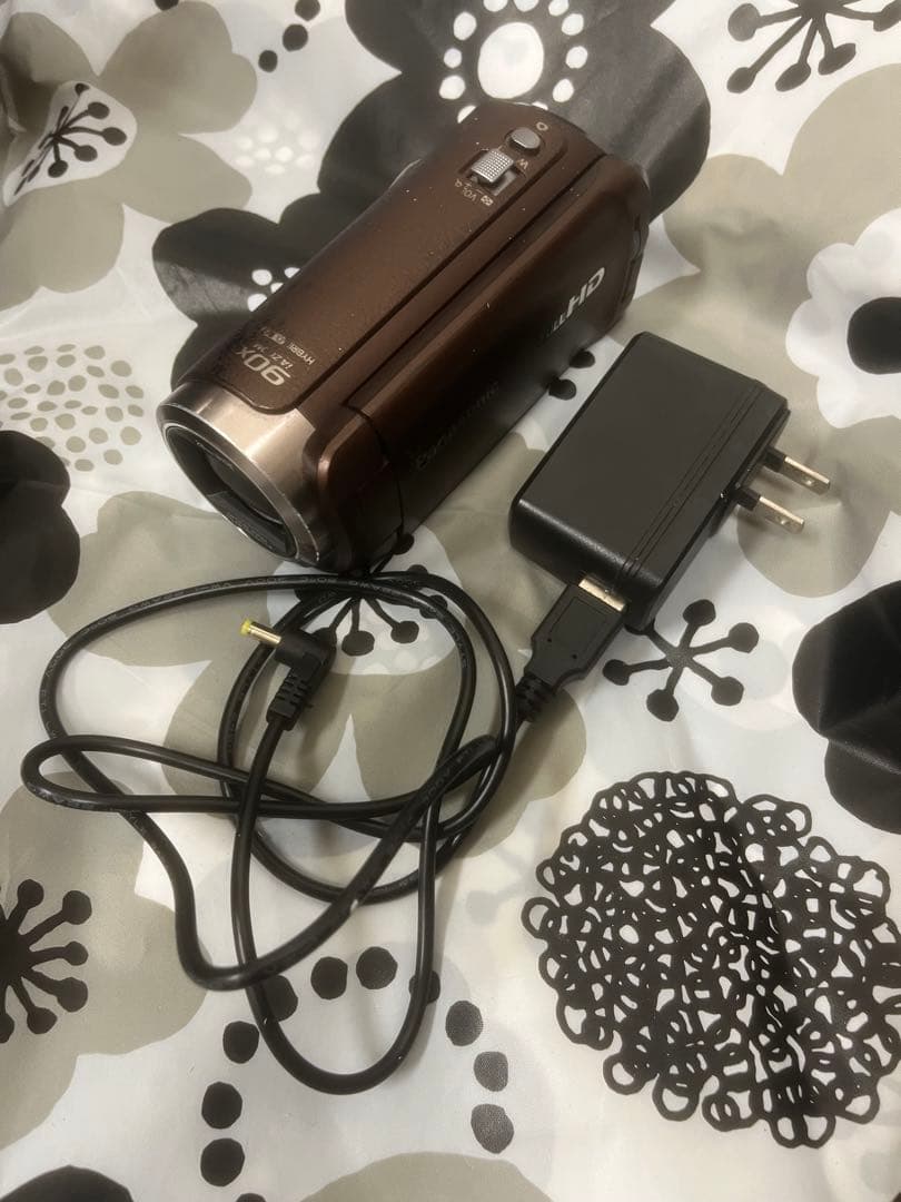 M*a様 Panasonic HC-V130M ビデオカメラ 本体 ブラウン