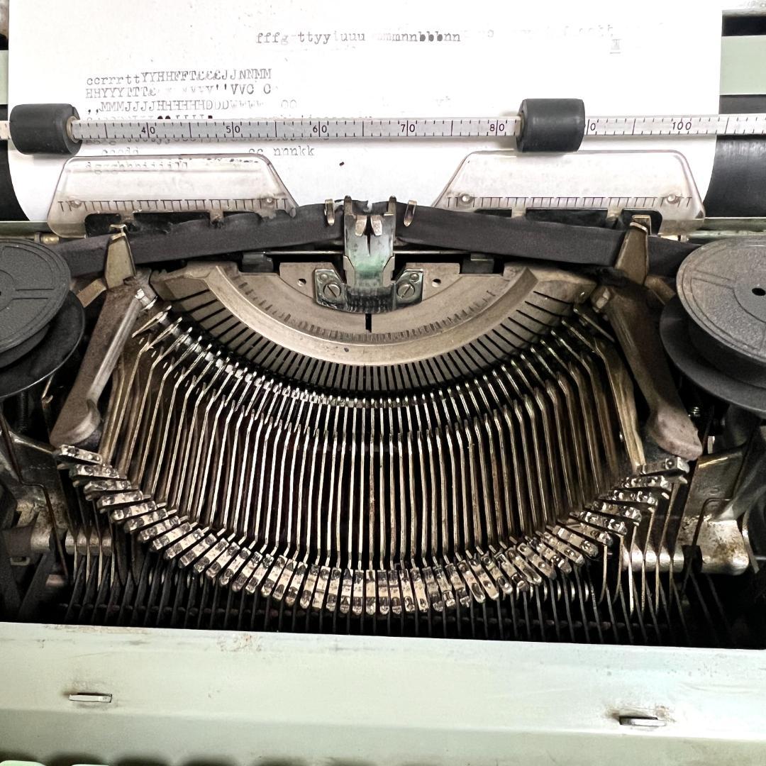タイプライター　Hermes 9 、動作確認済み、スイス製、1960年代、レトロ