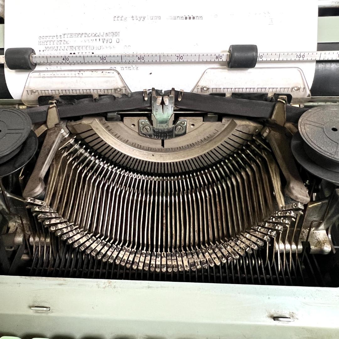 タイプライター　Hermes 9 、動作確認済み、スイス製、1960年代、レトロ
