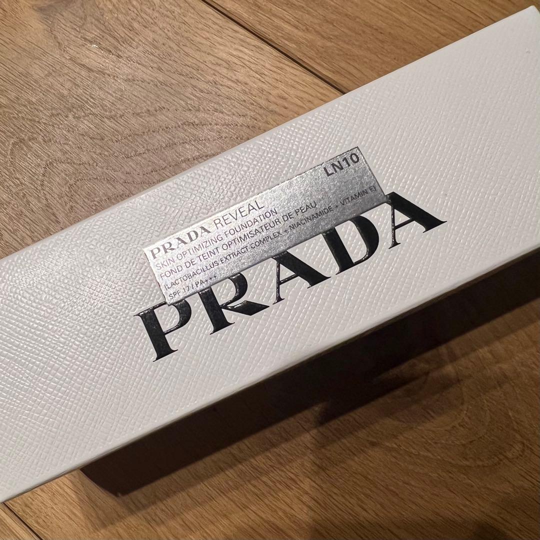 PRADA REVEAL リキッドファンデーション LN10