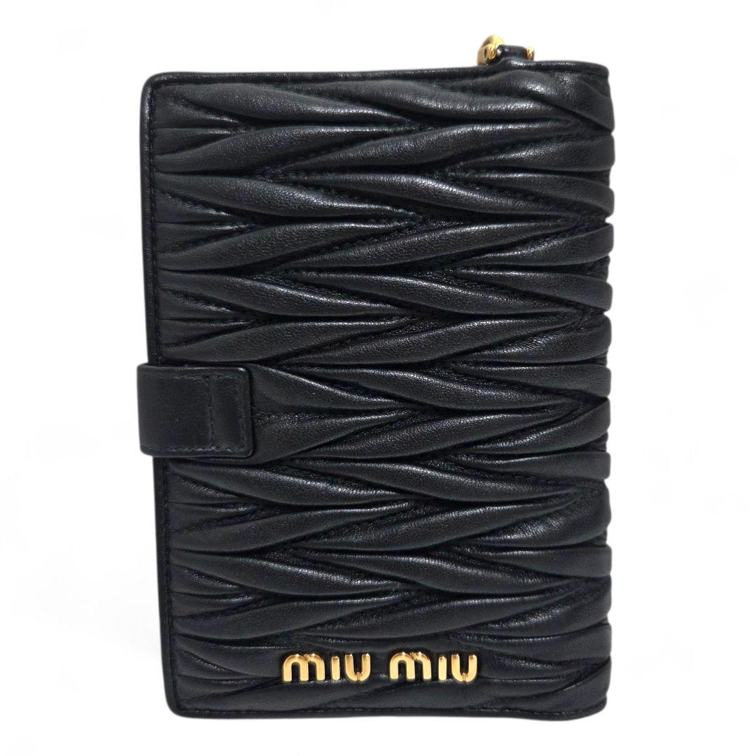 レア MIU MIU パスポートケース マトラッセ レザー ブラック チェーン付
