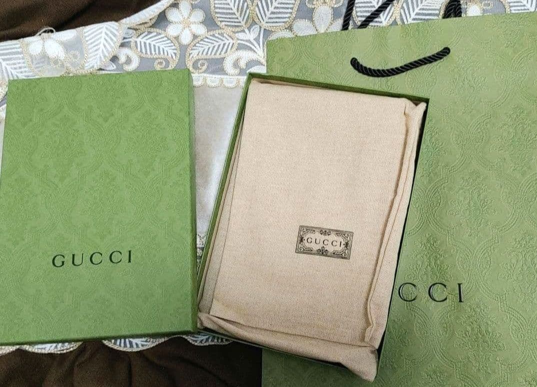 GUCCI ハーバリウムプリント　ノート ギフトリボン包装&バッグ付き