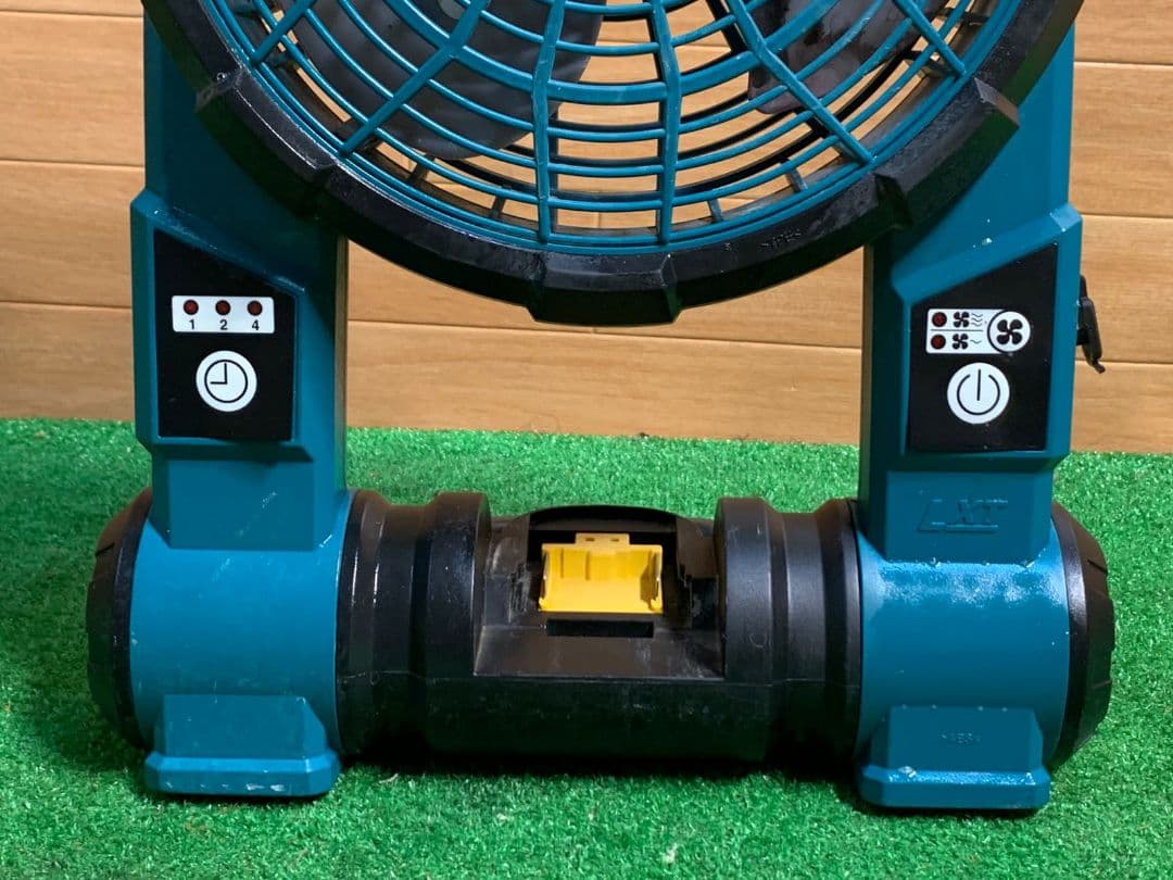 Makita マキタ充電式ファン CF201D