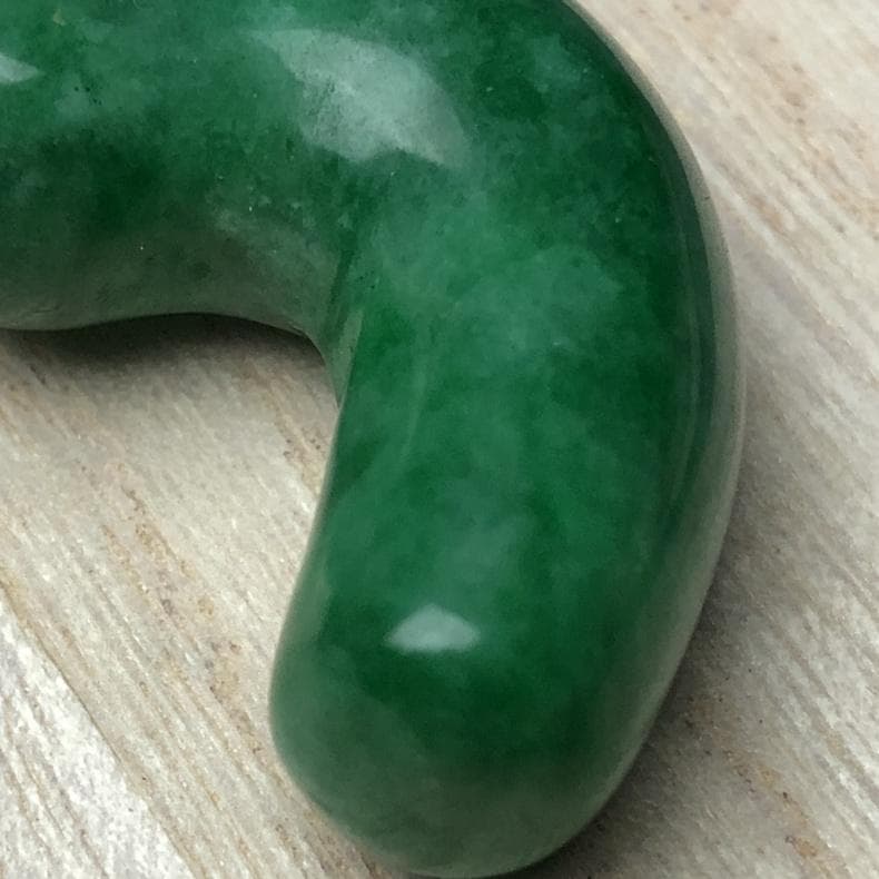 勾玉　 ペンダントトップ ヒスイ 翡翠　勾玉　重さ約17ｇ　共箱