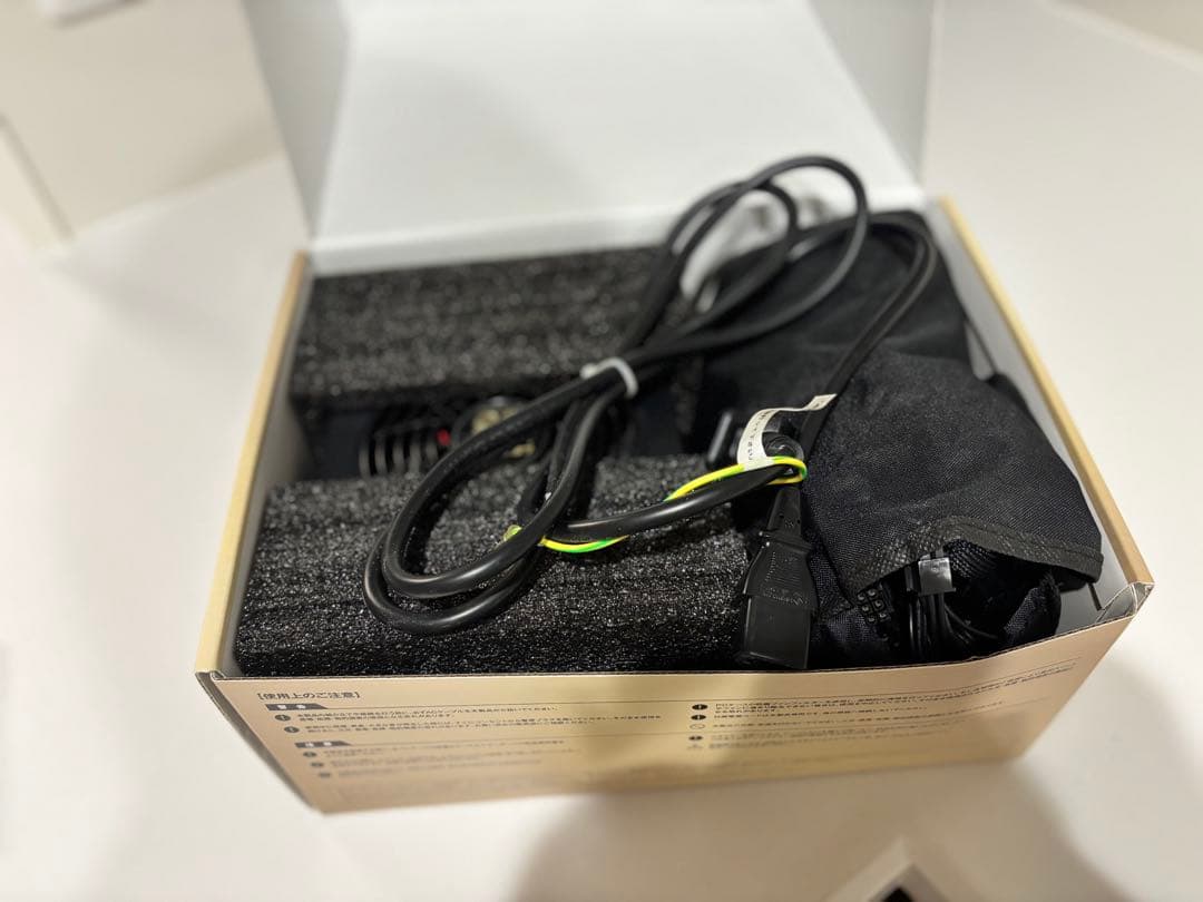 Super Flower LEADEX V G130X-850W 電源ユニット