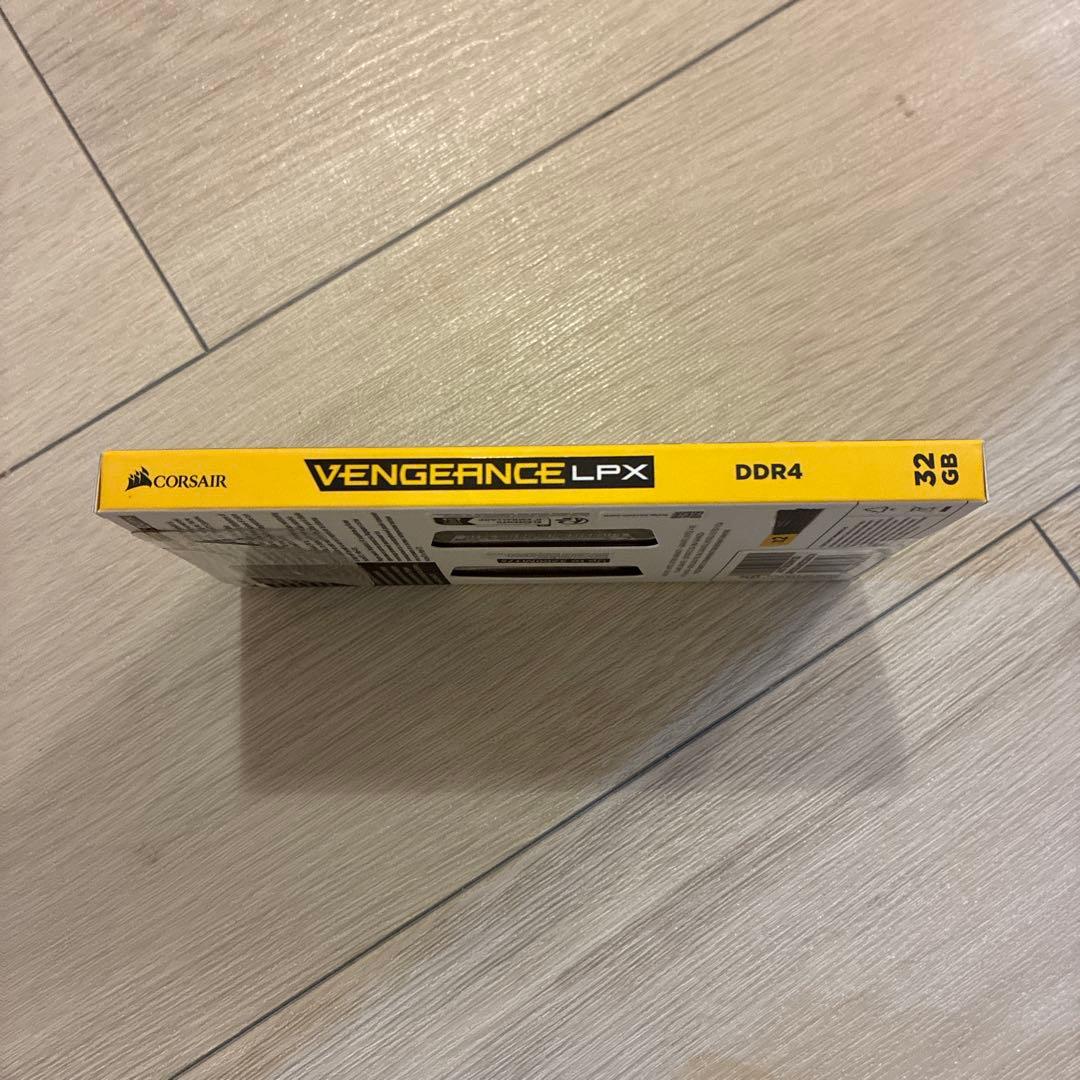【新品未使用】Corsair Vengeance LPX DDR4 32GB