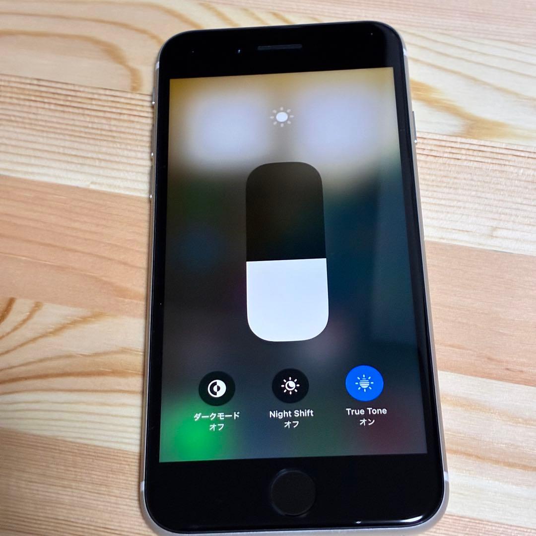 上*二様 バッテリー新品　iPhoneSE第3世代64GB SIMフリー