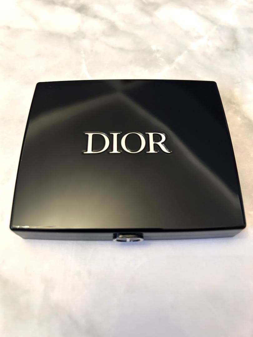 新品未使用品　Diorショウサンククルール 743 ROSE TULLE 箱付き
