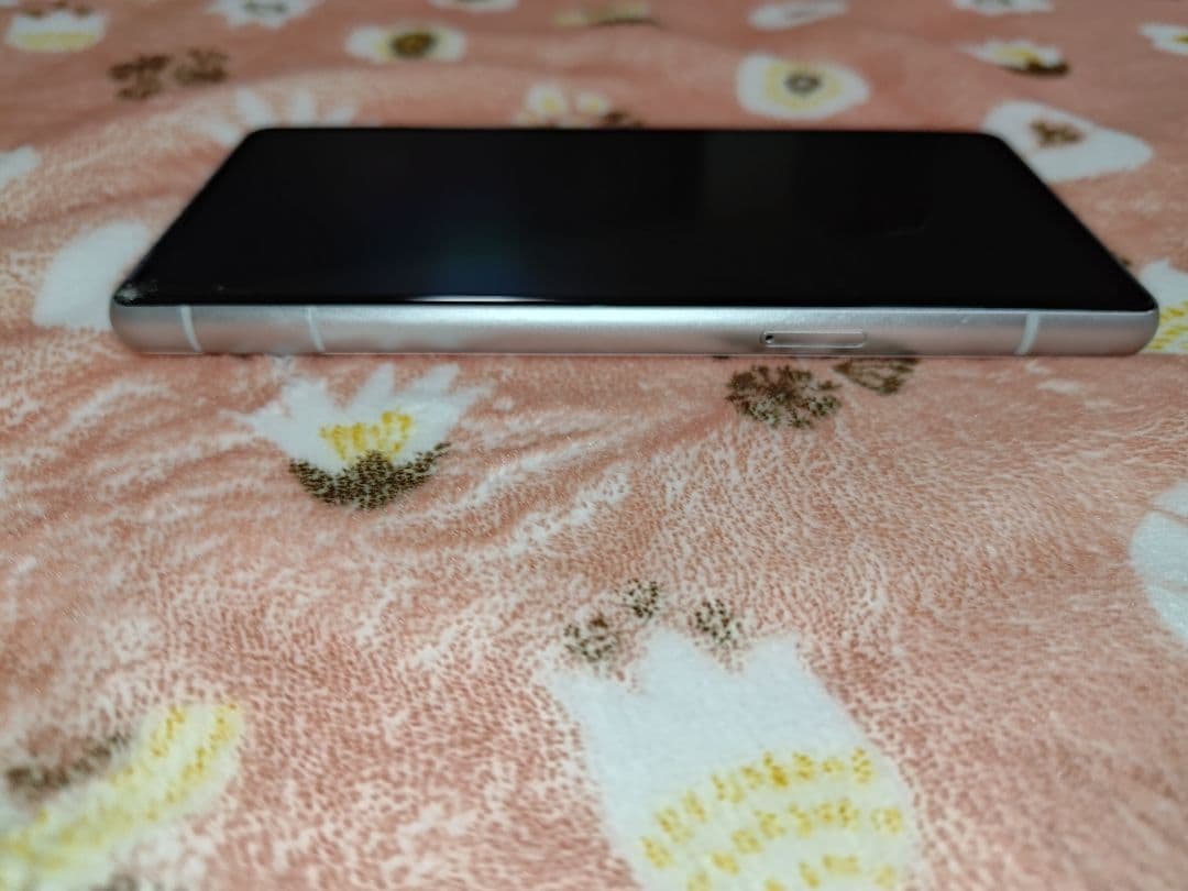 Google Pixel 7a  128GB（画面角にヒビ・動作良好）