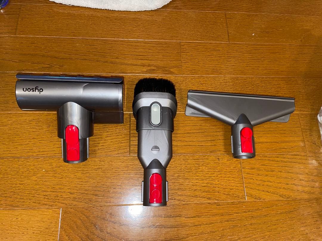 ダイソン　v8 fluffy extra 付属品あり　Dyson