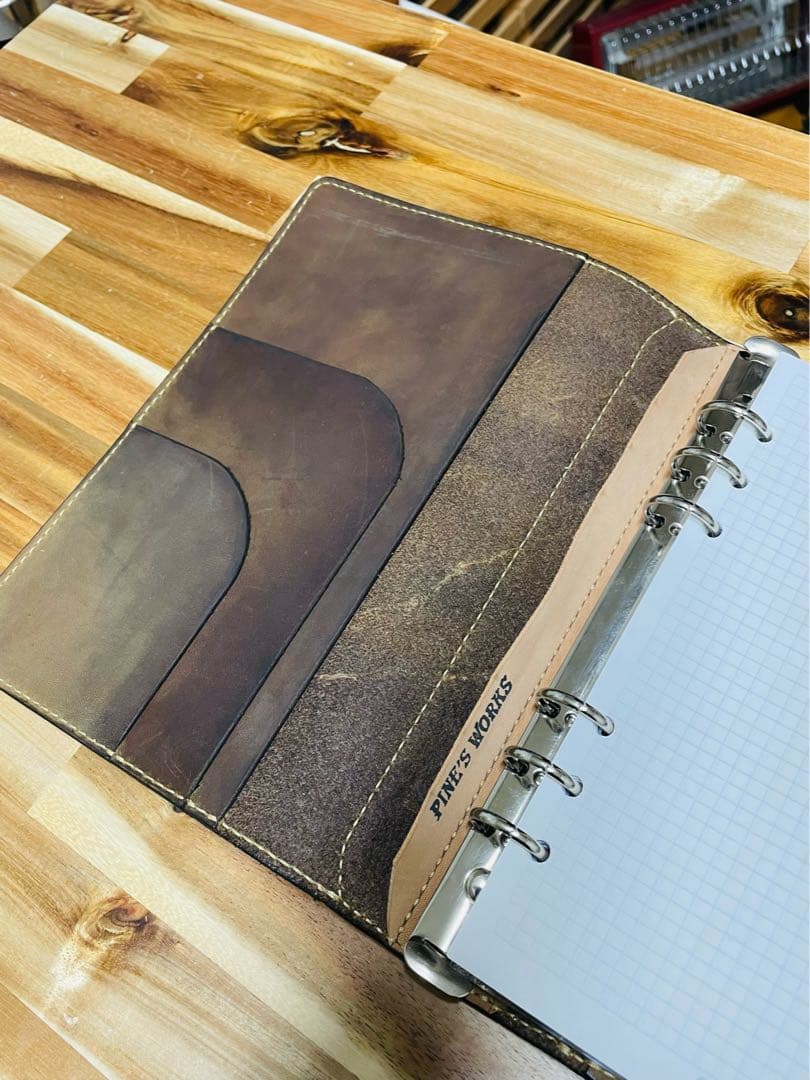 【ハンドメイド】A5 システム手帳 銀スリヌメ革 手染めブラウン 多機能ポケット