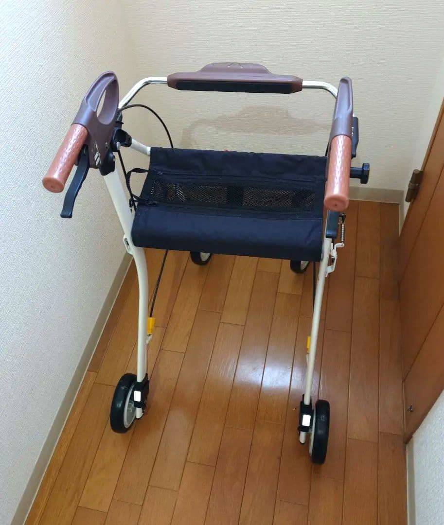 イコットエア 歩行車 最軽量クラス3.9kg ホワイト 折りたたみ アロン化成