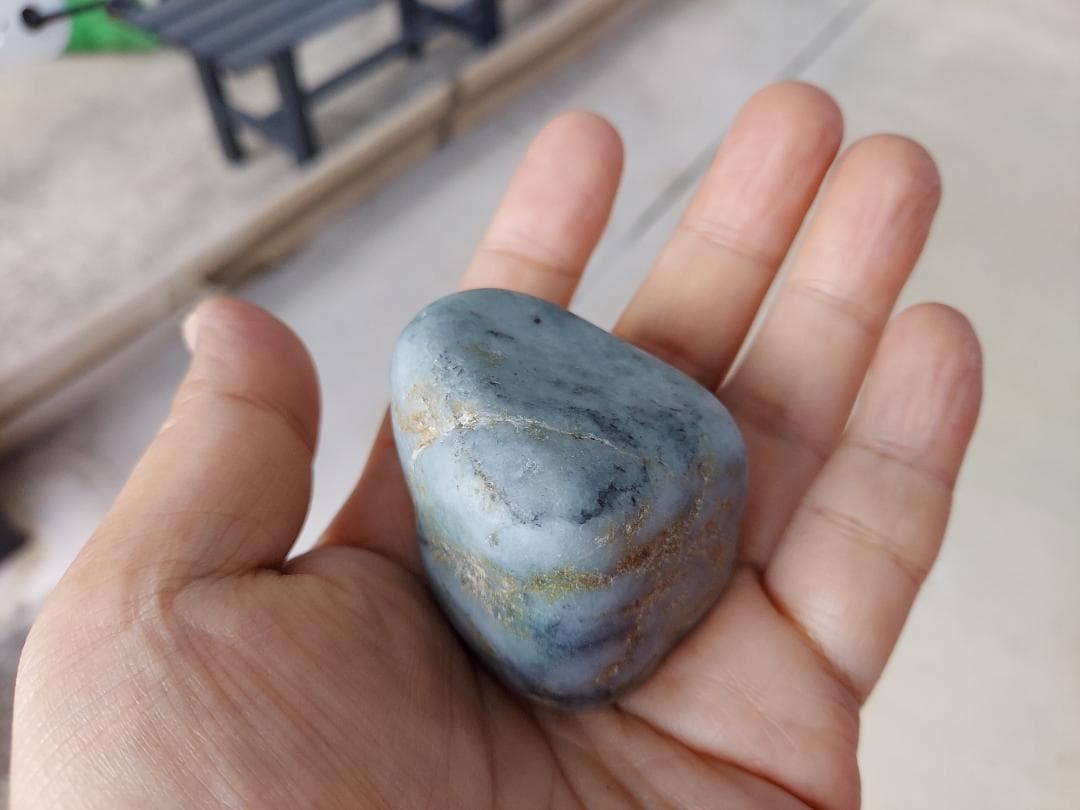 糸魚川　翡翠　ヒスイ　原石　137.7g