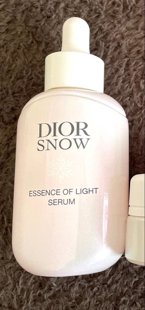新品 Dior スノー アルティメット エッセンス オブライト セラム 50ml