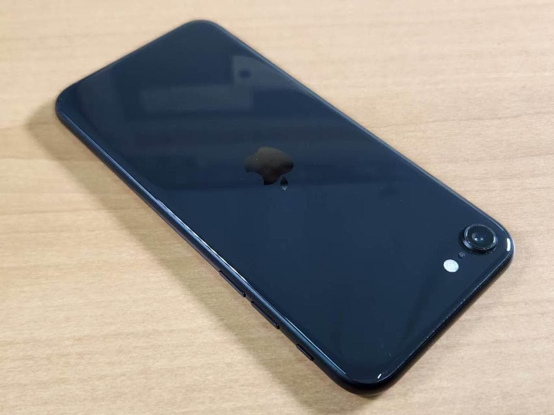 031900A iPhone SE A2296 64GB 第2世代