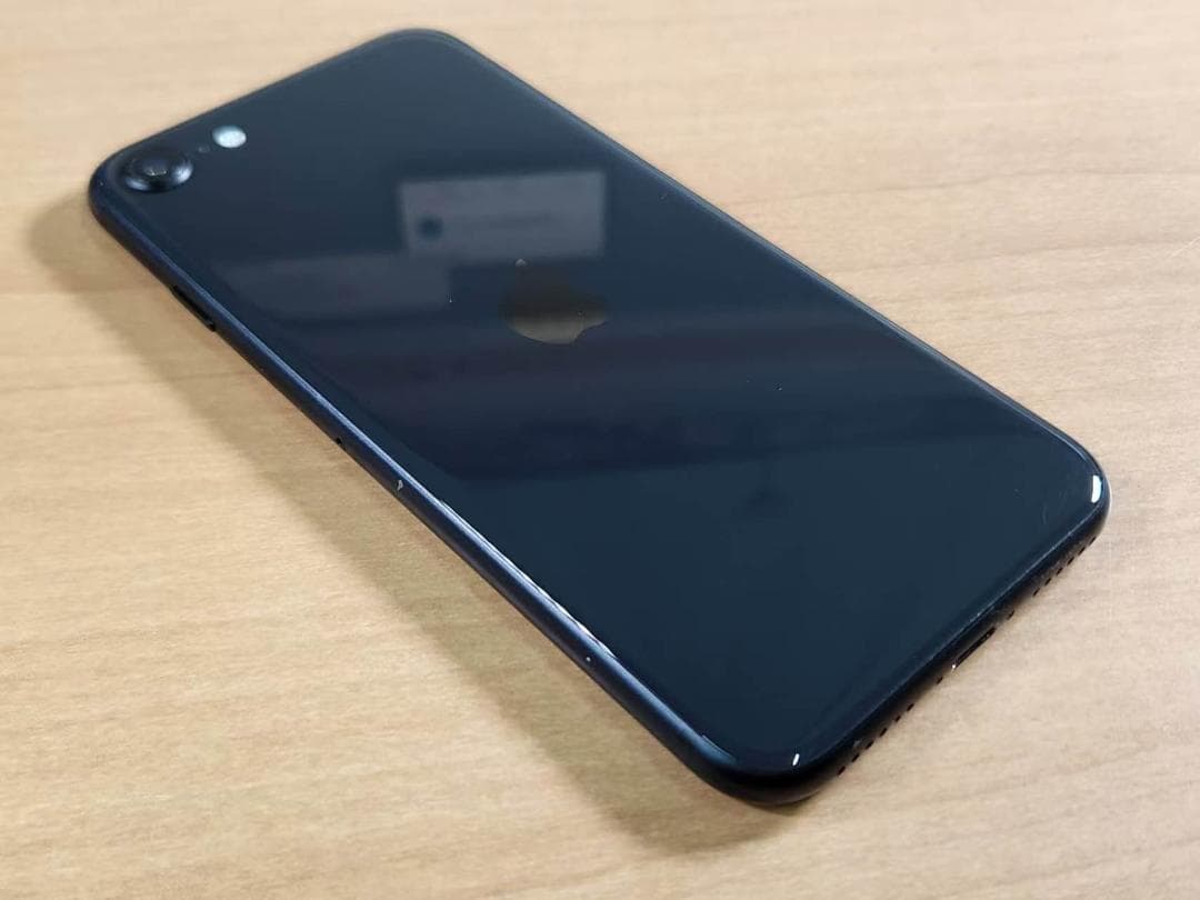 031900A iPhone SE A2296 64GB 第2世代