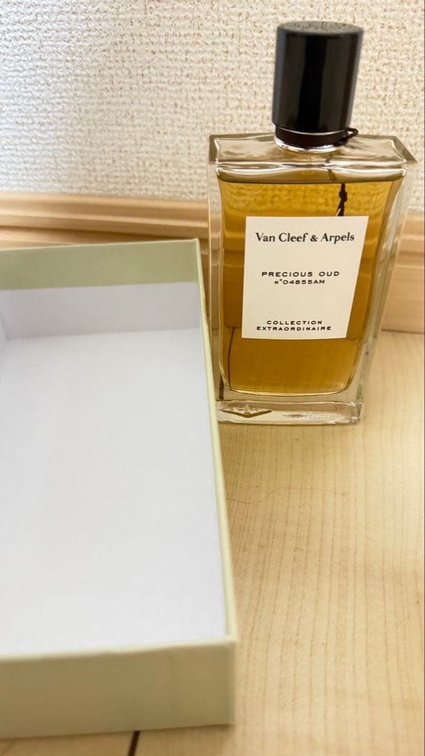 【国内販売なし】 VanCleef&Arpels Precious Oud箱付き