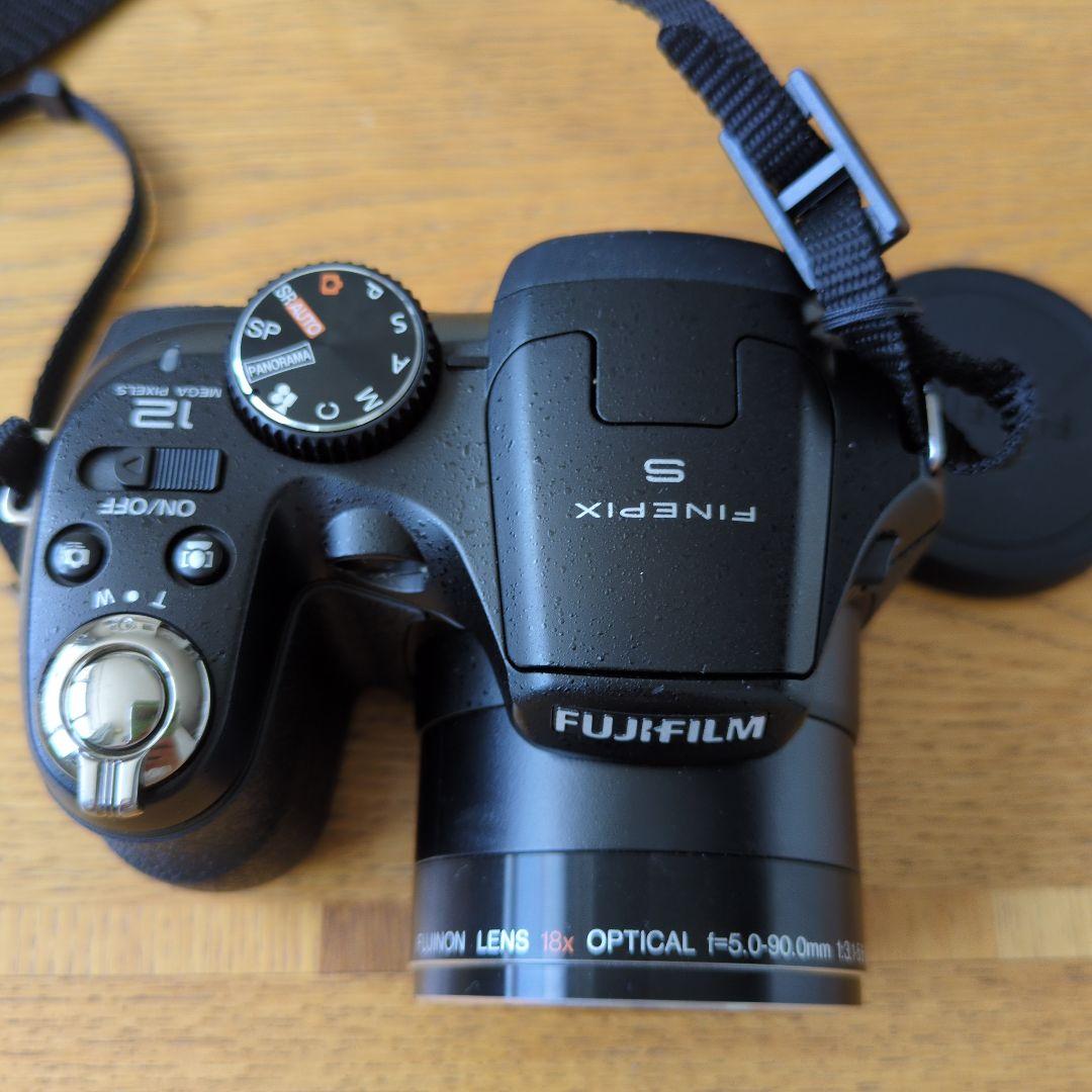 不動品FUJIFILM FinePix S2500HDデジタルカメラ（ケース付）