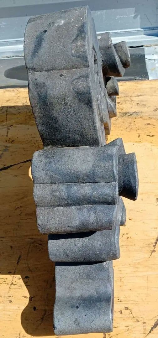 日本家屋の古い鬼瓦　魔除け　アンティーク置物　装飾品