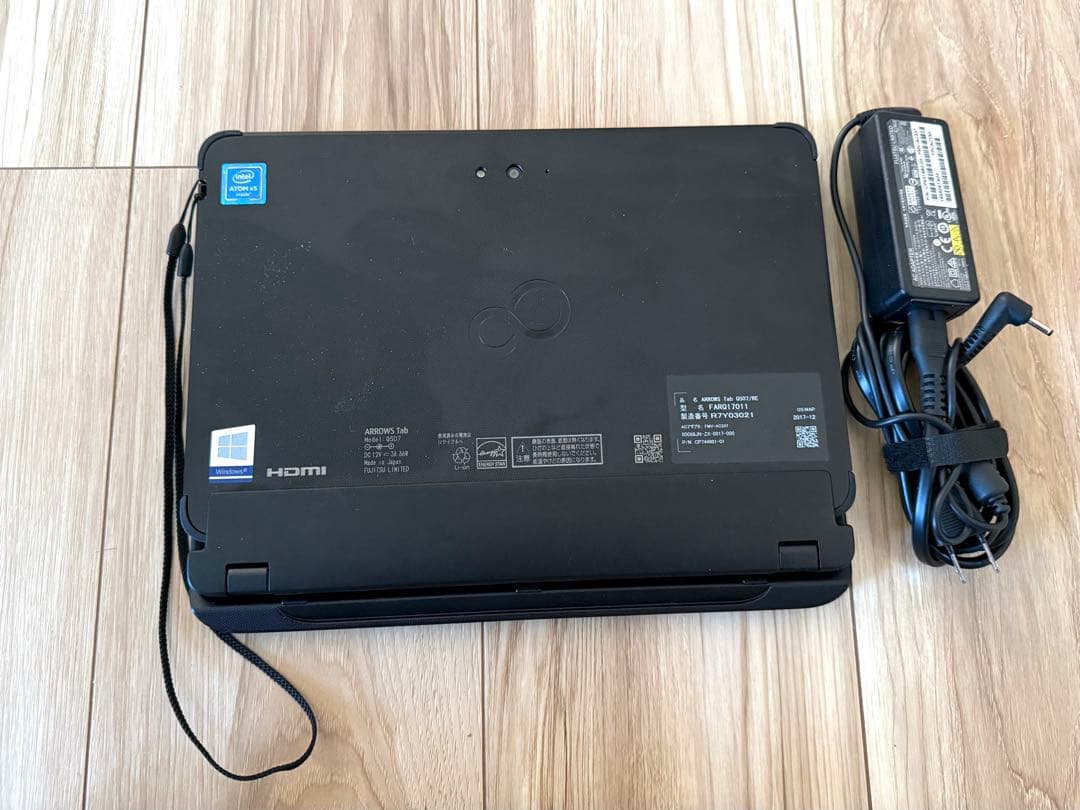 オフィス24付 Fujitsu 2-in-1 タブレット Atom/4/64GB