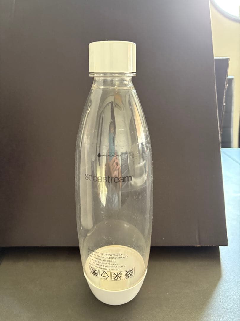 ね*る様 値下げsodastream 炭酸水メーカー + 空ガスシリンダー2本