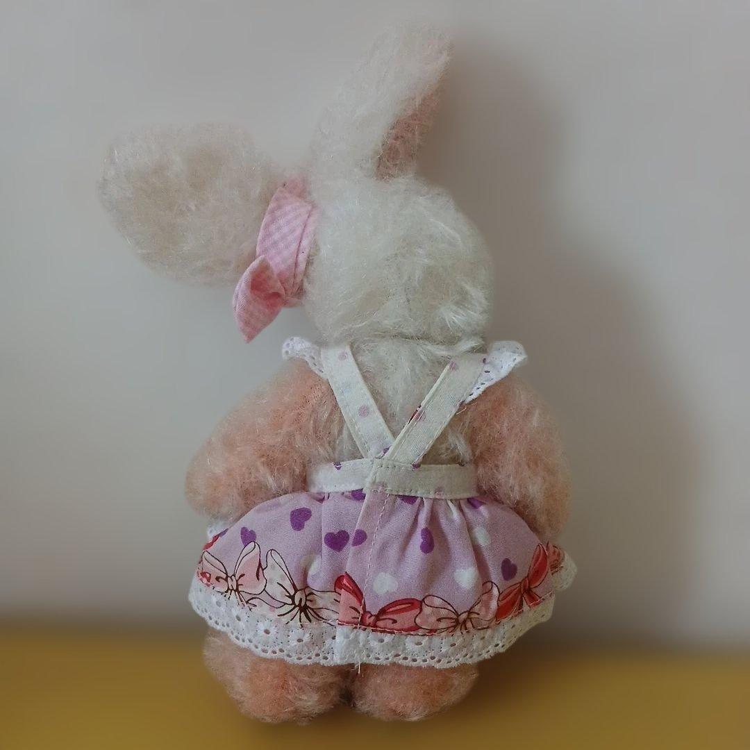 作家様　ウサギ　エプロンドレスのぬいぐるみ