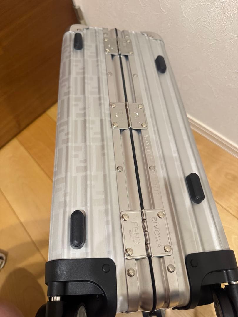 リモワ　RIMOWA FENDI キュリーケース　タグ付