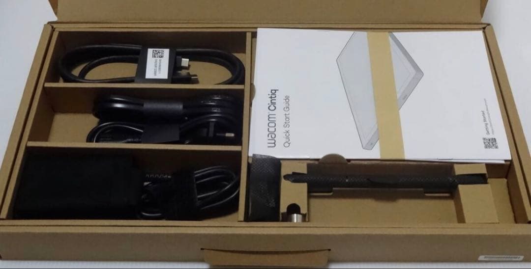 Wacom Cintiq 24 2025年製　DTK246K4C