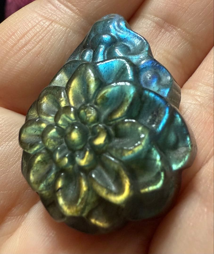 ✨ラブラドライト✨花彫刻 ✨縦穴貫通