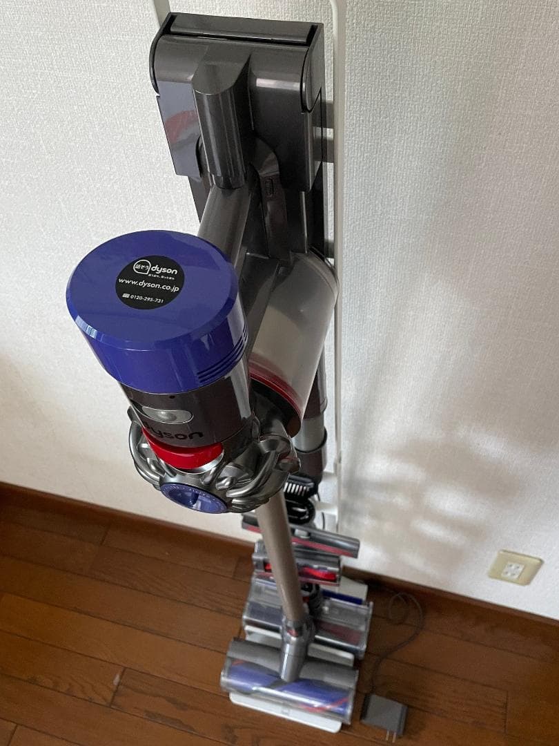 Dyson V10 本体・アタッチメント・スタンドセット 【ジャンク扱い】