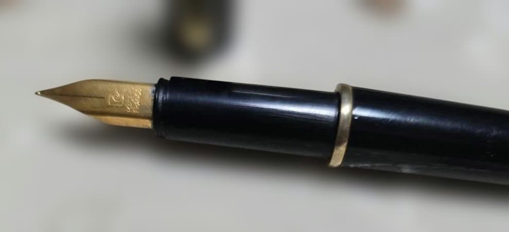 超レア物ピエールカルダン黒い万年筆 金のペン先 ロゴ入りコレクターの方に