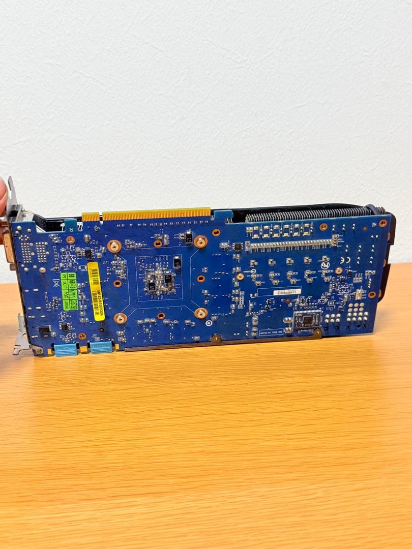 グラフィックボード　GIGABYTE　GV-N6700C-2GD REV:1.0
