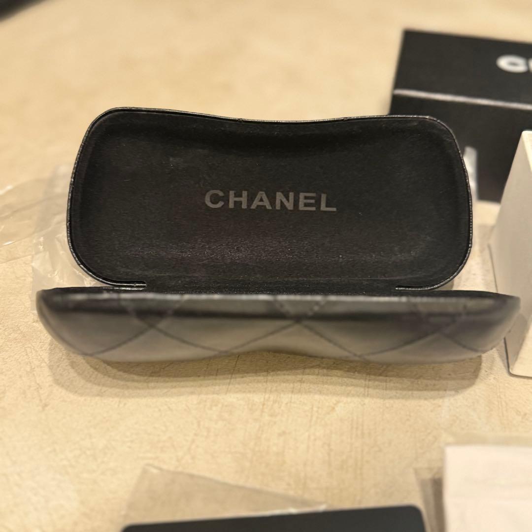 CHANEL ブラック メガネケース キルティング