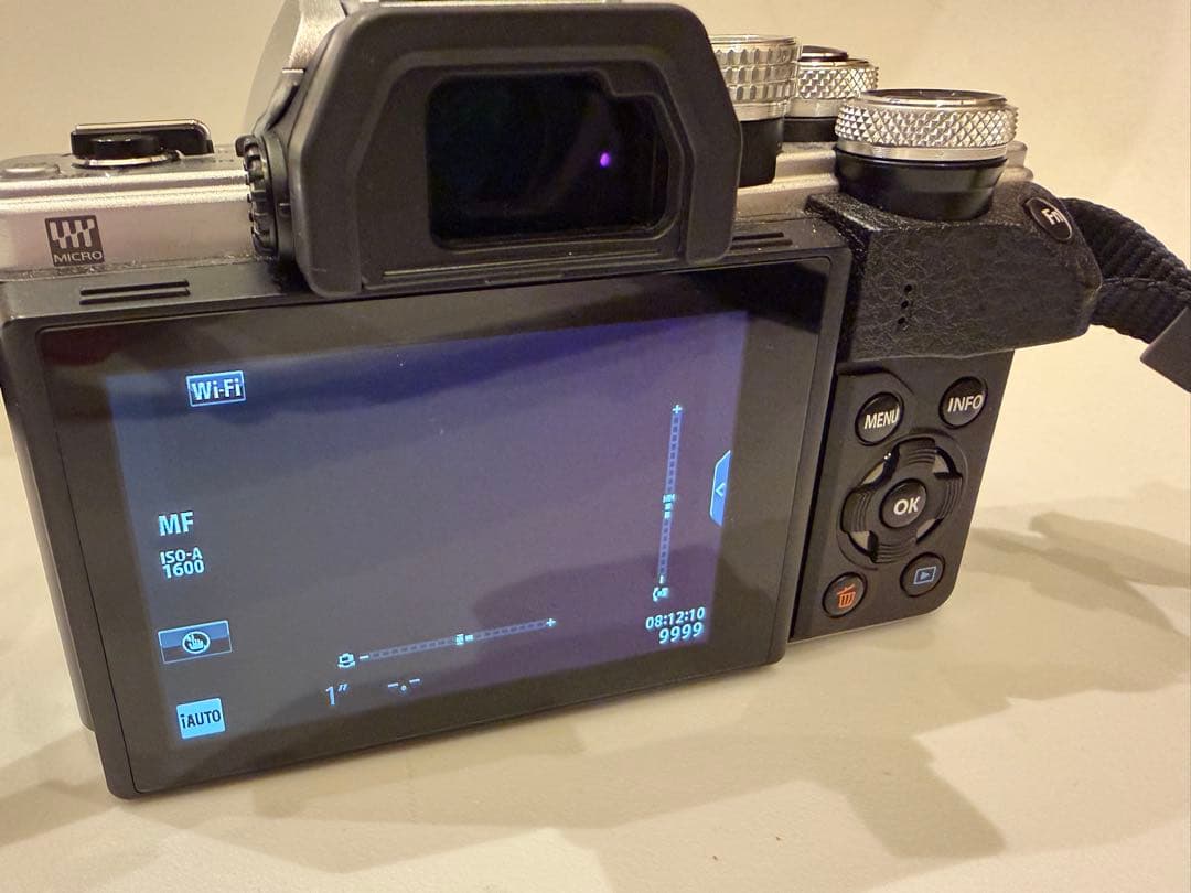 【美品・3637回】OM-D E-M10 Mark II ボディ