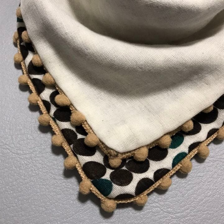 【SALE】A67 ポンポン付き 二重 スタイ ハンドメイド