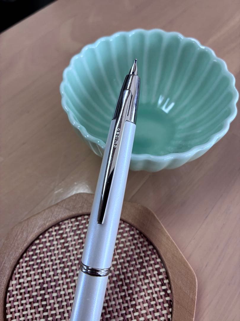 パイロット 万年筆 キャップレスデシモ ペン先 M ホワイト 18K 750