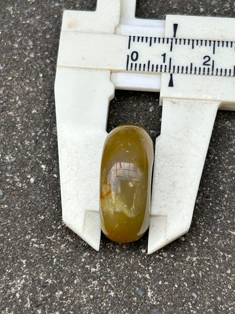 青森産　ギョク勾玉　錦石
