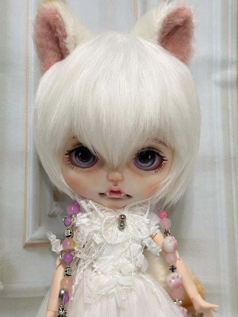 お*き様 アイシードール本体女の子　ボアウィッグ　OF付き ホワイトブチ猫