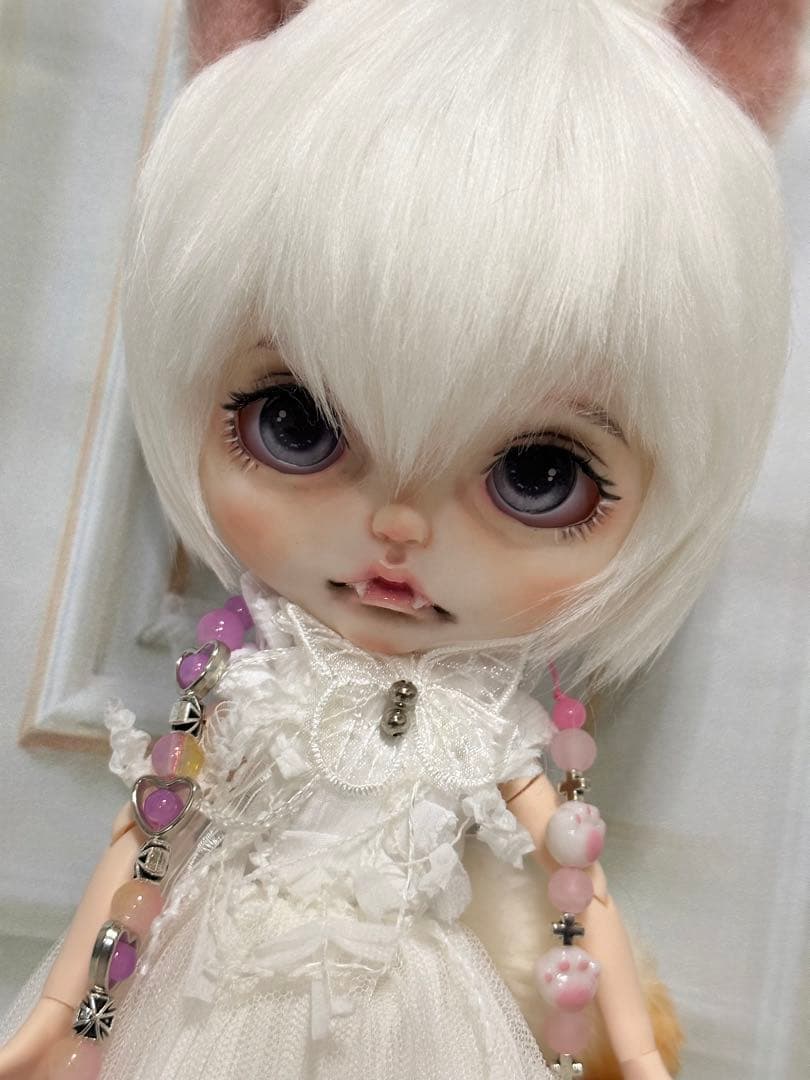 お*き様 アイシードール本体女の子　ボアウィッグ　OF付き ホワイトブチ猫