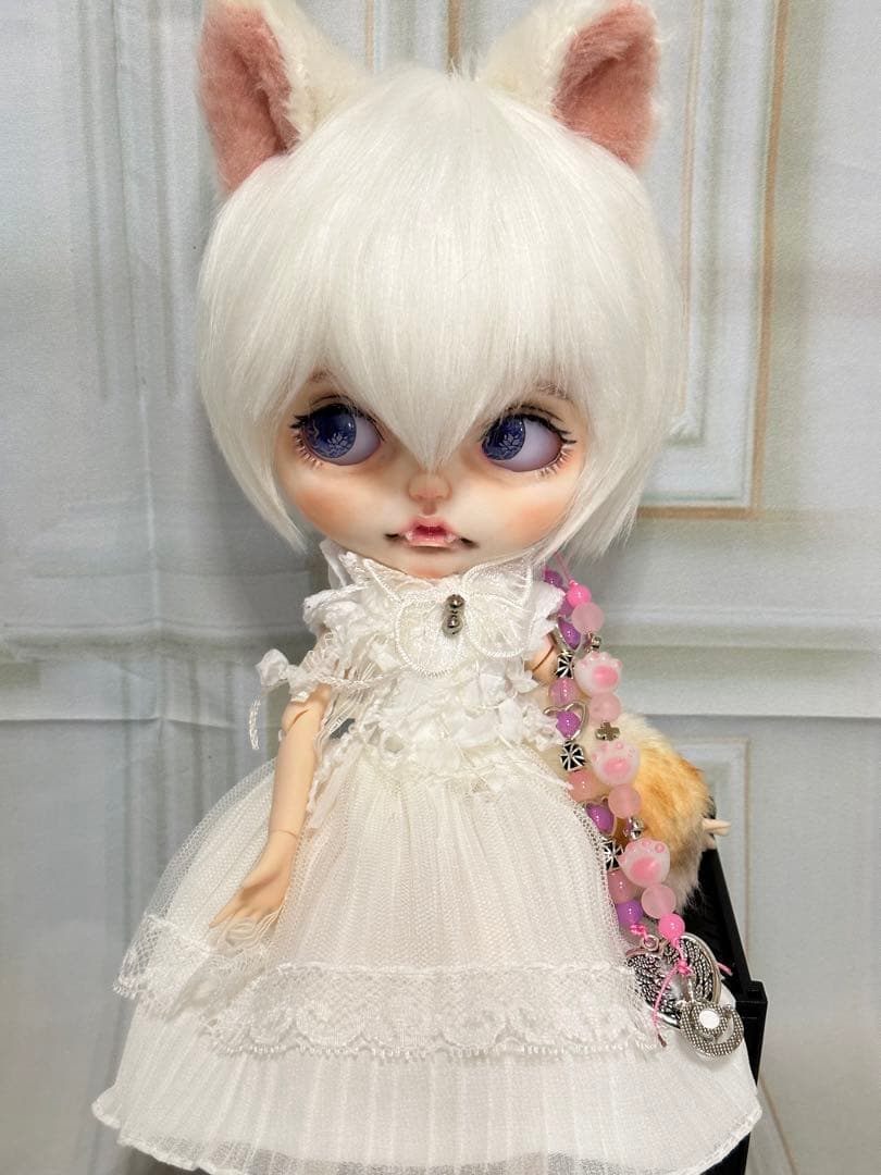お*き様 アイシードール本体女の子　ボアウィッグ　OF付き ホワイトブチ猫
