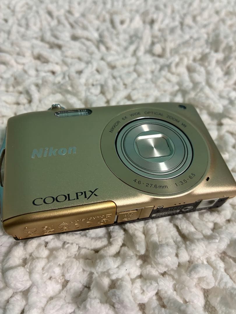 Nikon ニコン COOLPIX S3300 ゴールド コンデジ　カメラ