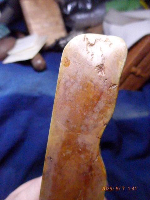 石の彫刻です。水鳥の親子です。